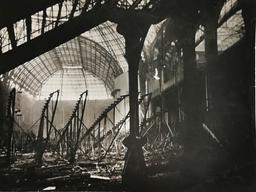 Libération de Paris - 23 août 1944 - Incendie du Grand Palais, 8ème arrondissement, Paris. | AGENCE PRESSE LIBÉRATION F.F.I.. Photographe